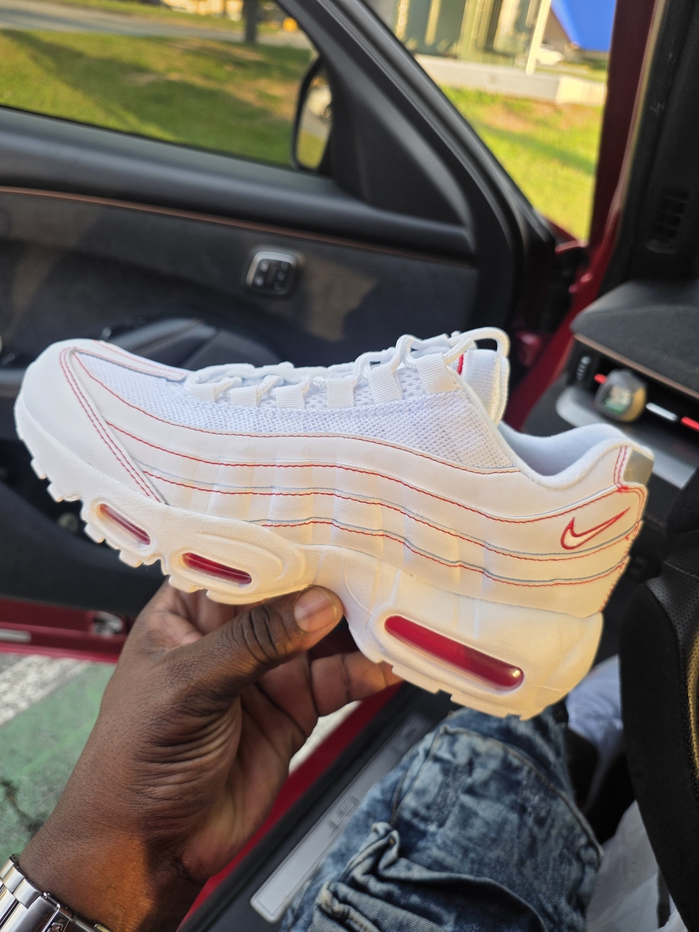 Nike Young Boys White/Red Air-Cushioned Trainer